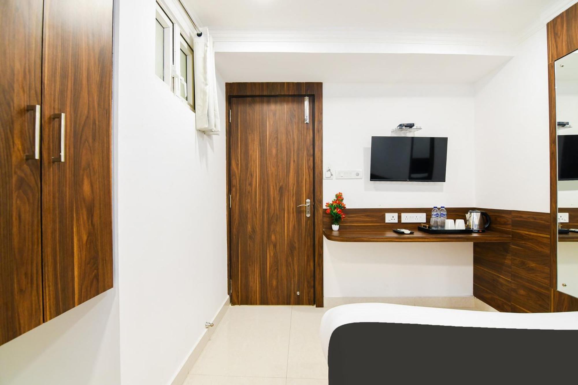 Super Hotel O Eminent Hotel Колката Екстер'єр фото