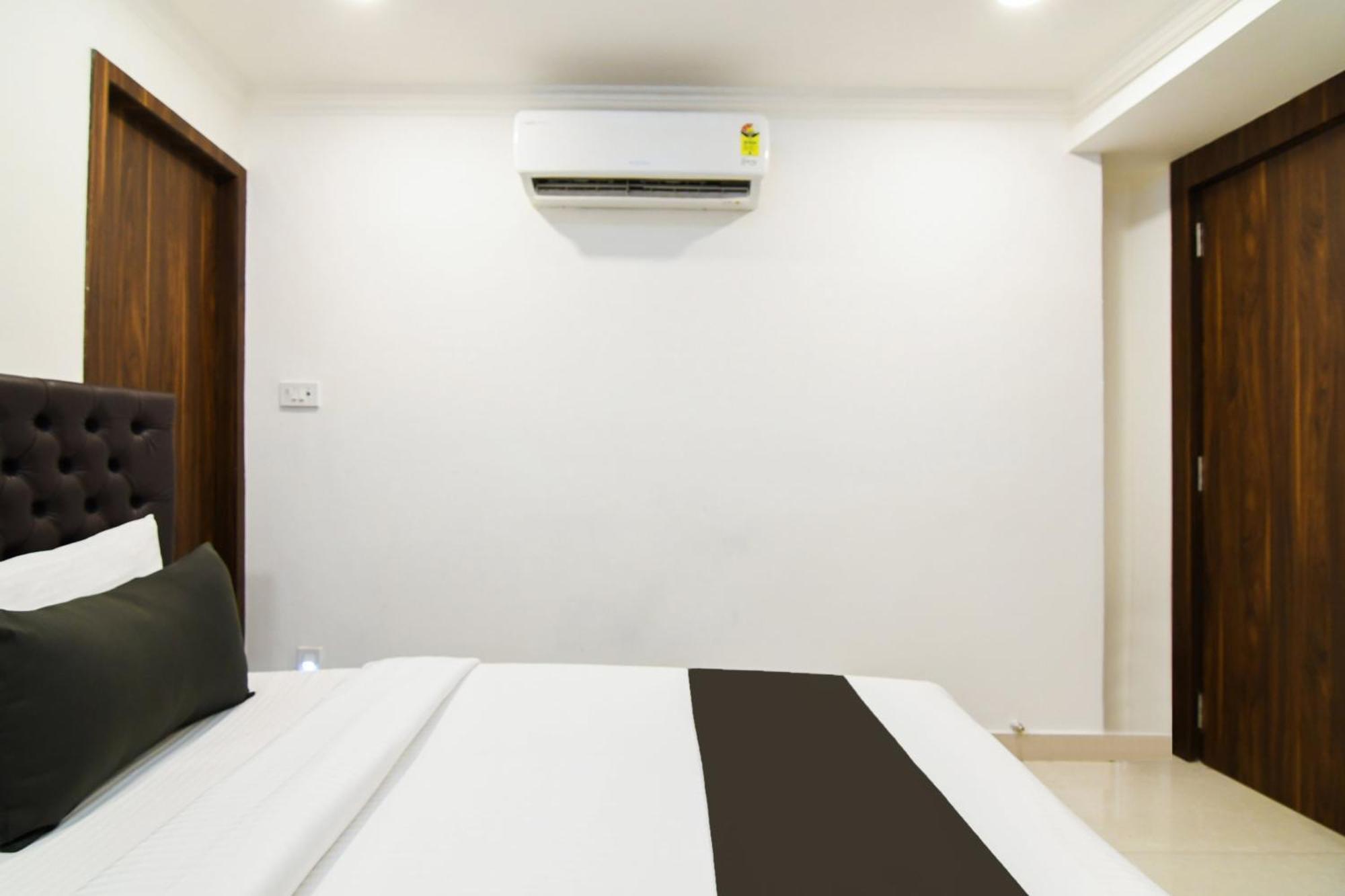 Super Hotel O Eminent Hotel Колката Екстер'єр фото