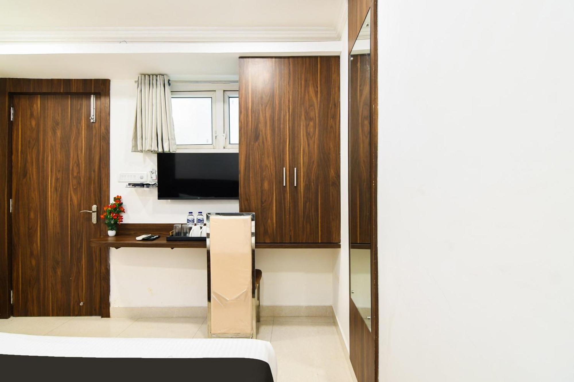 Super Hotel O Eminent Hotel Колката Екстер'єр фото