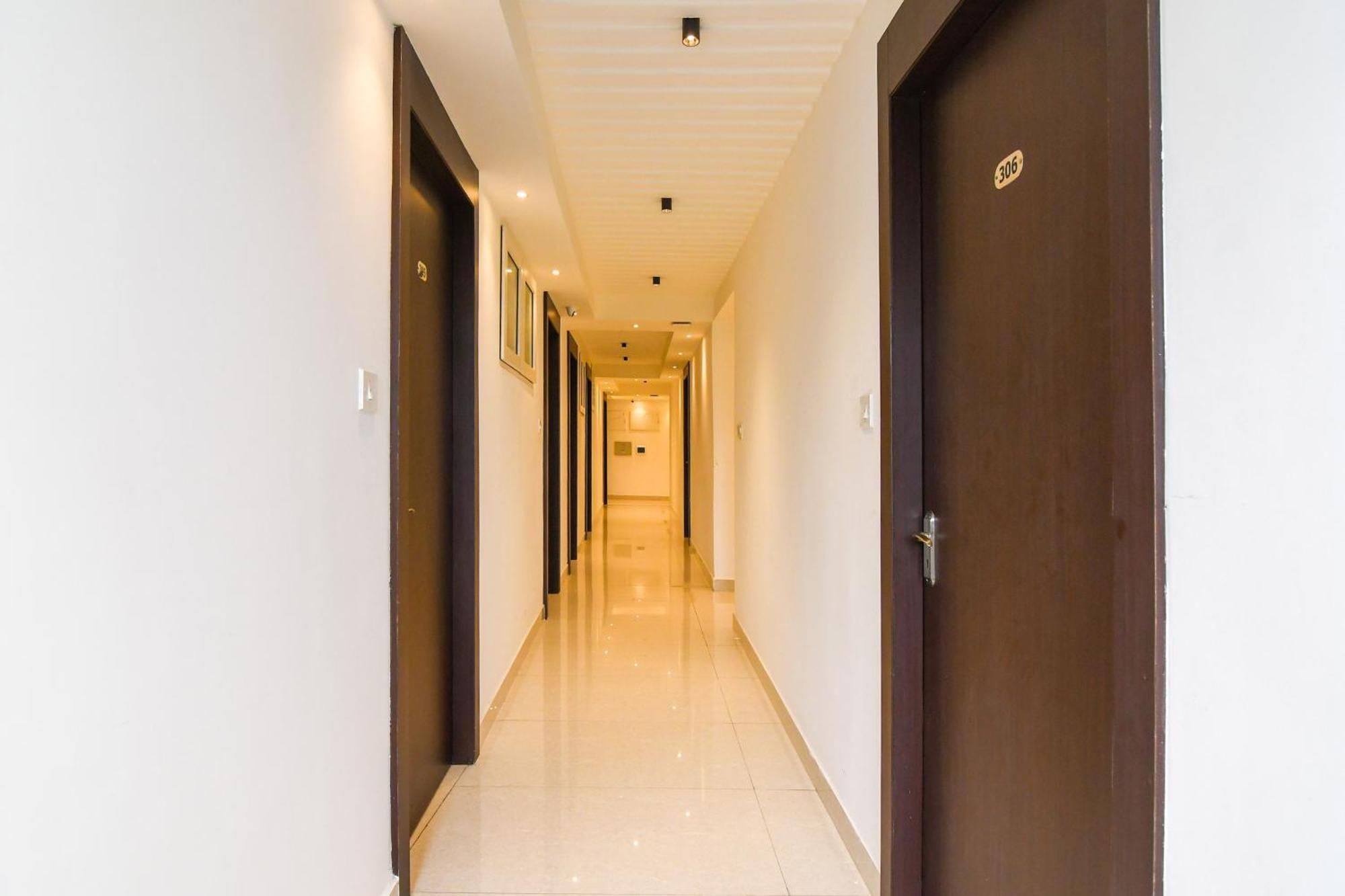 Super Hotel O Eminent Hotel Колката Екстер'єр фото